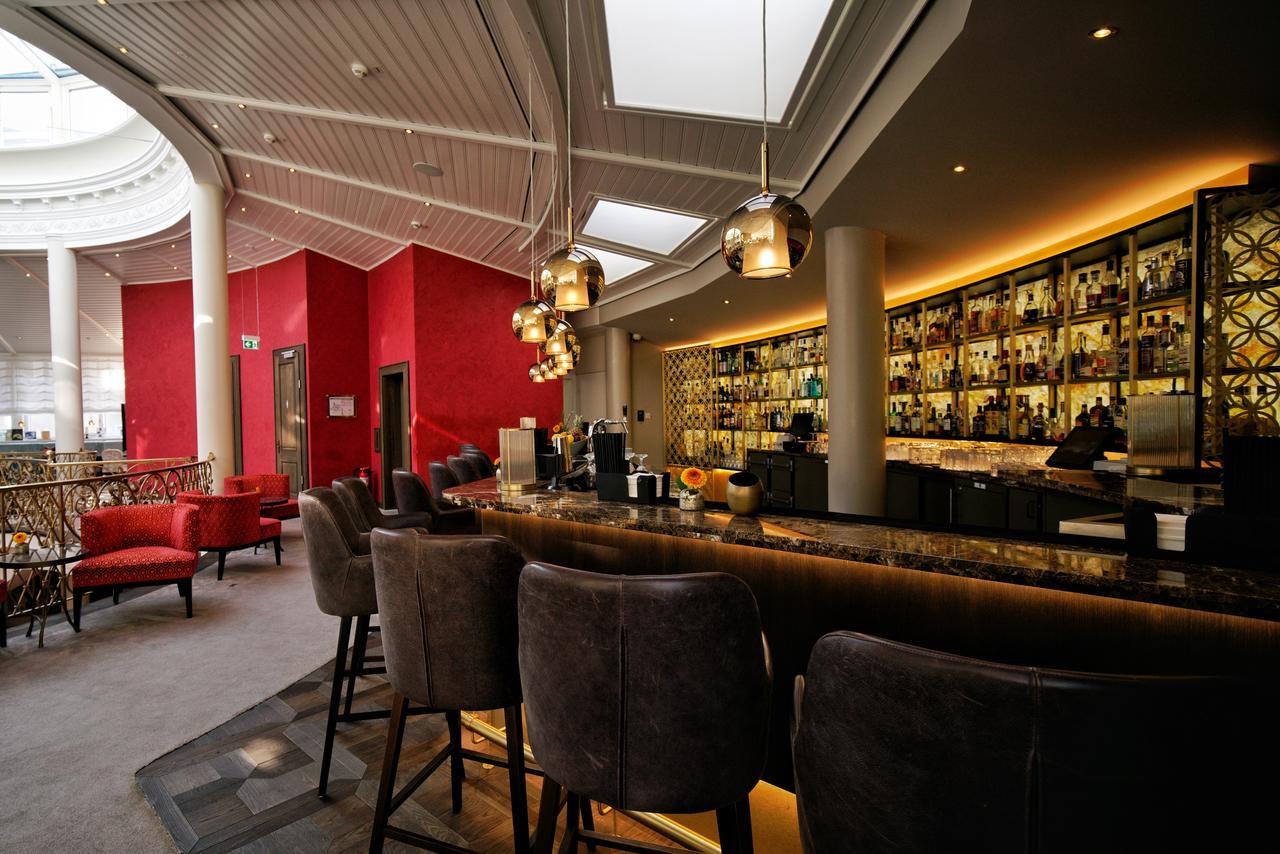 Vila Vita Rosenpark Marburg Экстерьер фото The bar at the 100 Queen's Gate