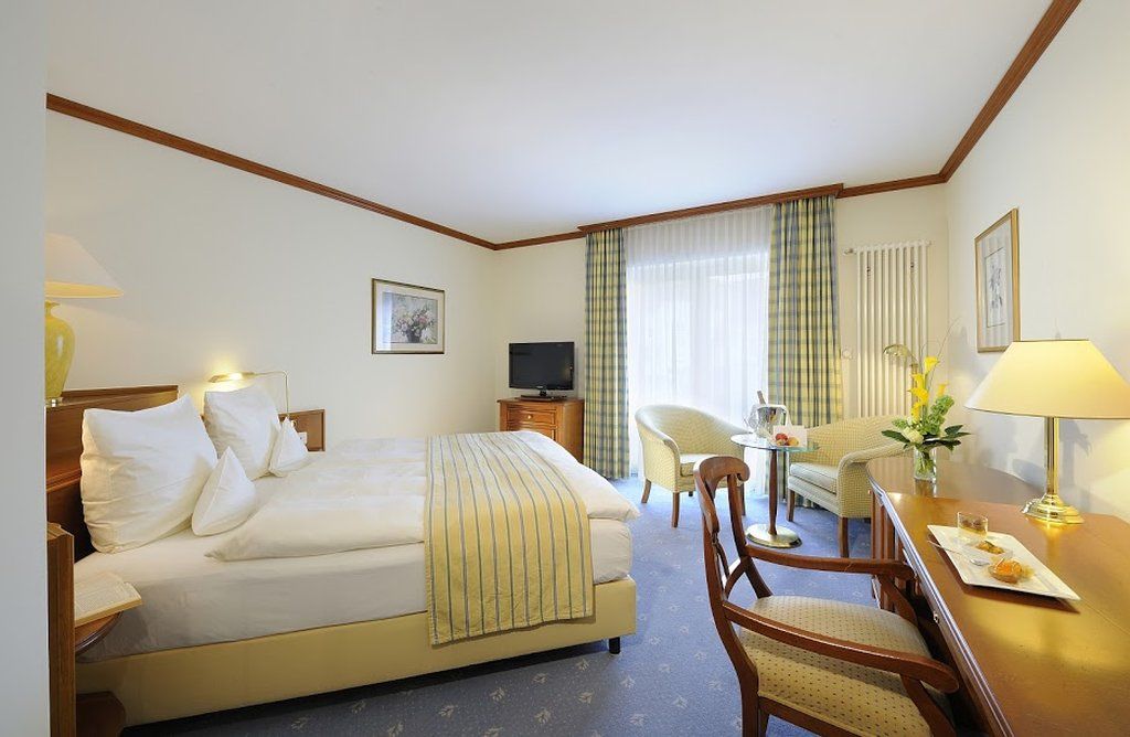 Vila Vita Rosenpark Marburg Экстерьер фото A typical hotel room