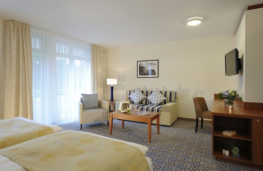 Vila Vita Rosenpark Marburg Экстерьер фото A typical hotel room